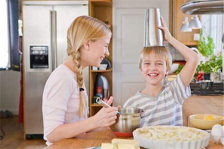 simsearch:846-02794589,k - Sister and brother making a cake, Sweden. Stock Photo - Premium Royalty-Free, Code: 6102-03904714