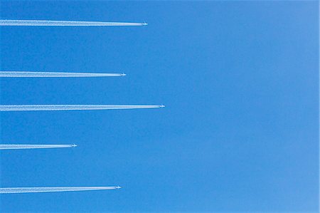 Airplanes against blue sky, directly below Stock Photo - Premium Royalty-Free, Code: 6102-05655448