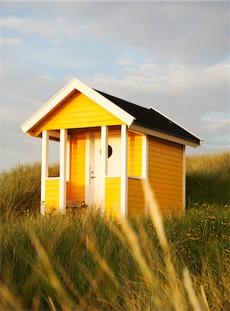 Yellow bathing hut Stock Photo - Premium Royalty-Free, Code: 6102-05955863