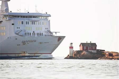 Ship passing a small island. Foto de stock - Sin royalties Premium, Código: 6102-05955810