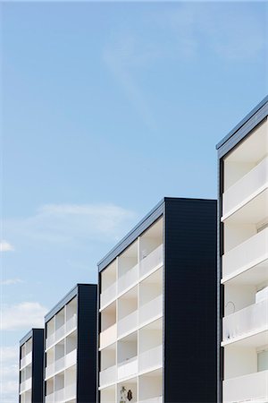 Low angle view of modern buildings against sky Stock Photo - Premium Royalty-Free, Code: 6102-06374583