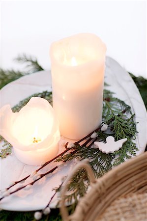 Close up of Christmas decorations and candles Foto de stock - Sin royalties Premium, Código: 6102-06336609