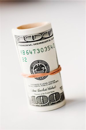 One hundred dollar bill with rubber band Stock Photo - Premium Royalty-Free, Code: 6102-06336989