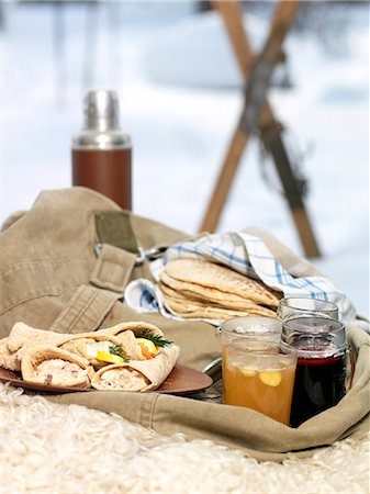 Close-up of picnic food at winter Stock Photo - Premium Royalty-Free, Code: 6102-06777502