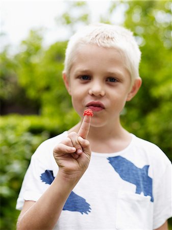 simsearch:6102-06965505,k - Portrait of boy with raspberry on finger Stock Photo - Premium Royalty-Free, Code: 6102-06965478
