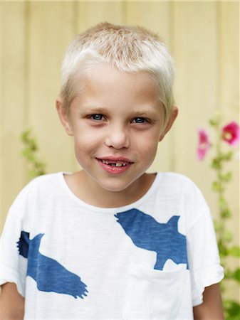 simsearch:6102-06965505,k - Portrait of smiling boy Stock Photo - Premium Royalty-Free, Code: 6102-06965505