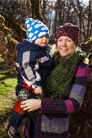 Happy mother with son outdoor Photographie de stock - Premium Libres de Droits, Code: 6102-06965798