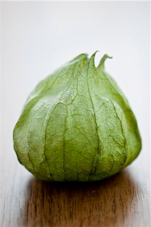 simsearch:6102-07157973,k - Studio shot of green husk Stock Photo - Premium Royalty-Free, Code: 6102-07157944