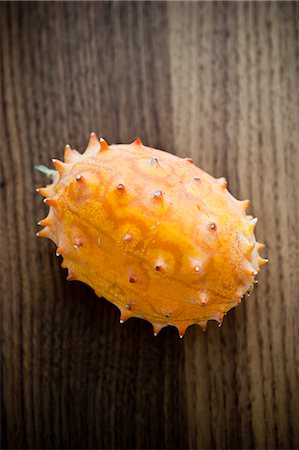 simsearch:6102-07157973,k - African horned cucumber on wooden table Stock Photo - Premium Royalty-Free, Code: 6102-07157965