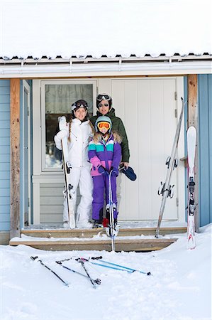 simsearch:6102-07158155,k - Family portrait at ski holidays Stock Photo - Premium Royalty-Free, Code: 6102-07158153