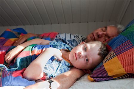 simsearch:6102-08168912,k - Boy sleeping with grandfather, Bohuslan, Sweden Photographie de stock - Premium Libres de Droits, Code: 6102-07602640