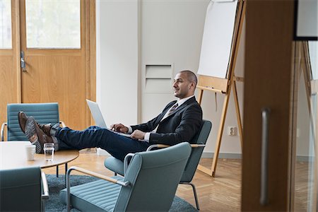 security costume - Businessman working on laptop, Stockholm, Sweden Stock Photo - Premium Royalty-Free, Code: 6102-07602620