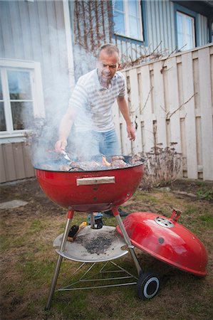smoky - Smoke and flames from barbecue Photographie de stock - Premium Libres de Droits, Code: 6102-07769084
