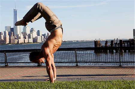 simsearch:6102-08942215,k - Man doing handstand Stock Photo - Premium Royalty-Free, Code: 6102-07769262