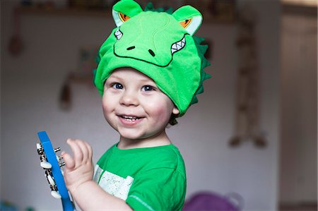 dinosaur - Smiling boy wearing dino hat Stock Photo - Premium Royalty-Free, Code: 6102-07769435