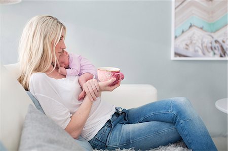 pictures of new born baby rooms - Woman with newborn daughter having coffee break Foto de stock - Sin royalties Premium, Código: 6102-07843440