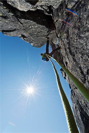 Person climbing Photographie de stock - Premium Libres de Droits, Code: 6102-07843995