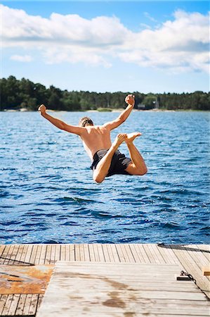 Man jumping into water Photographie de stock - Premium Libres de Droits, Code: 6102-08062942