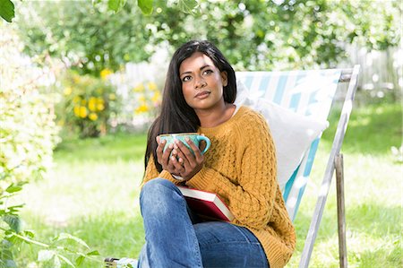 simsearch:6102-08000621,k - Young woman with cup in garden Stock Photo - Premium Royalty-Free, Code: 6102-08000837