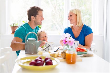 Family having breakfast Stock Photo - Premium Royalty-Free, Code: 6102-08001121