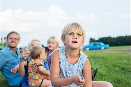 Girl looking away, family on background Stock Photo - Premium Royalty-Free, Code: 6102-08001459