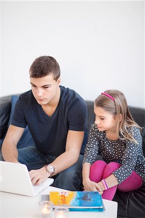 Children on sofa using laptop Stock Photo - Premium Royalty-Free, Code: 6102-08169103