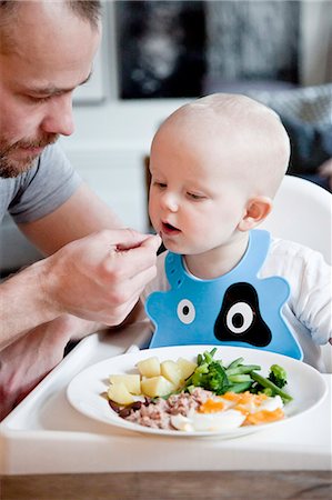 fish plate - Father feeding baby boy Stock Photo - Premium Royalty-Free, Code: 6102-08120452
