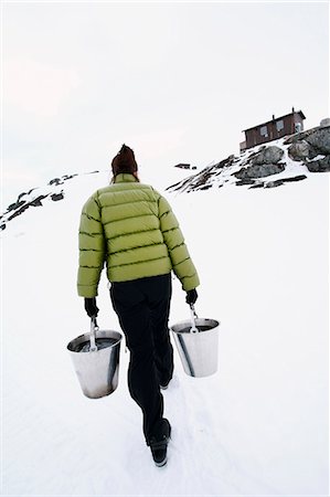 Young woman with buckets at winter Foto de stock - Sin royalties Premium, Código: 6102-08270540