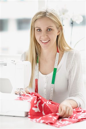 simsearch:6102-08942468,k - Young woman sewing Foto de stock - Sin royalties Premium, Código: 6102-08278718