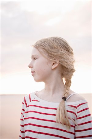 simsearch:6102-08000621,k - Girl looking away Stock Photo - Premium Royalty-Free, Code: 6102-08384216