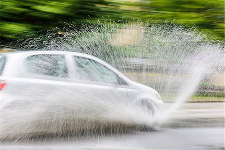 puddle in the rain - Car splashing water on road Stock Photo - Premium Royalty-Free, Code: 6102-08384391