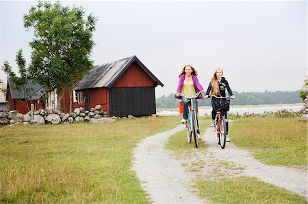 scandinavia - Girls cycling Photographie de stock - Premium Libres de Droits, Code: 6102-08388163