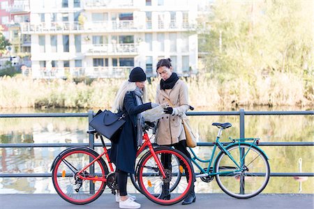 simsearch:400-06412547,k - Women with bicycles looking at map Stock Photo - Premium Royalty-Free, Code: 6102-08388191