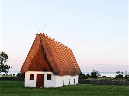 photos old barns - Old house with thatched roof Photographie de stock - Premium Libres de Droits, Code: 6102-08329696