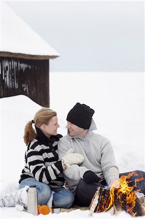 simsearch:6102-08520961,k - Couple having campfire at winter Stock Photo - Premium Royalty-Free, Code: 6102-08329790