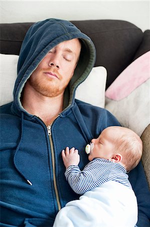 simsearch:6102-08168912,k - Father sleeping on sofa with baby son Photographie de stock - Premium Libres de Droits, Code: 6102-08542063