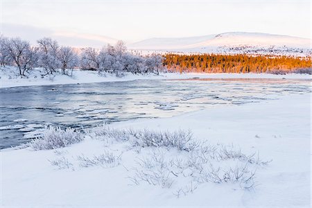 simsearch:6102-06337107,k - View of lake in winter Photographie de stock - Premium Libres de Droits, Code: 6102-08542325