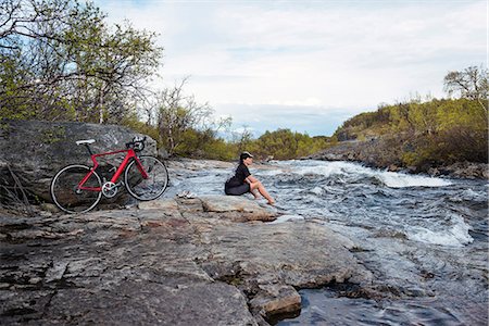 simsearch:6102-07844212,k - Cyclist sitting at river Stock Photo - Premium Royalty-Free, Code: 6102-08566395