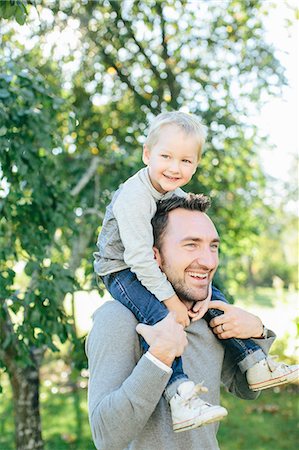 fall mother leaves - Father carrying son piggyback Stock Photo - Premium Royalty-Free, Code: 6102-08520728