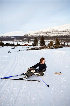 simsearch:6102-07158155,k - Skier sitting in snow on trail Stock Photo - Premium Royalty-Free, Code: 6102-08746279