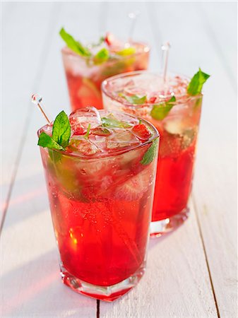 simsearch:6102-07157973,k - Red cocktail Stock Photo - Premium Royalty-Free, Code: 6102-08746965