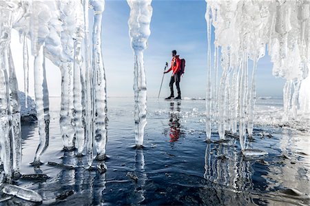 simsearch:6102-06337107,k - Person ice skating, icicles on foreground, Sweden Photographie de stock - Premium Libres de Droits, Code: 6102-08761187