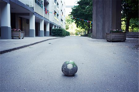 football in the backyard - Urban scene, Scandinavia Stock Photo - Premium Royalty-Free, Code: 6102-08727010