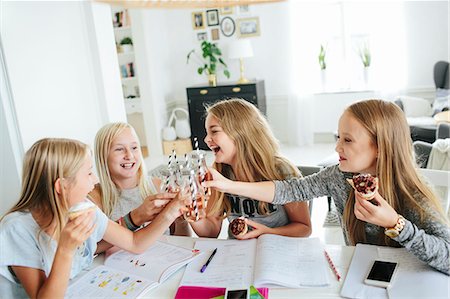 Girls having snack while they learning together Stock Photo - Premium Royalty-Free, Code: 6102-08881669