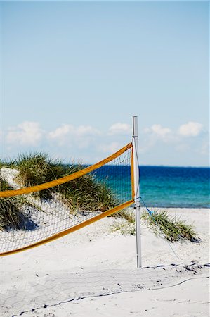 simsearch:632-06317210,k - Volleyball net on sandy beach Foto de stock - Sin royalties Premium, Código: 6102-08881767