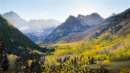 snowy mountains of aspen - Scenic view of mountains Stock Photo - Premium Royalty-Free, Code: 6102-08881890