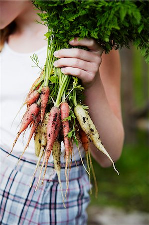 simsearch:6102-06965813,k - Woman holding fresh carrot and parsley Stock Photo - Premium Royalty-Free, Code: 6102-08881986