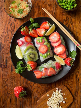 simsearch:6102-07157973,k - Fruits on plate Stock Photo - Premium Royalty-Free, Code: 6102-08885543