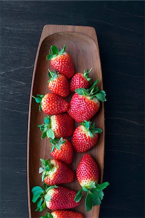 simsearch:6102-07157973,k - Strawberries in wooden bowl Stock Photo - Premium Royalty-Free, Code: 6102-08885635