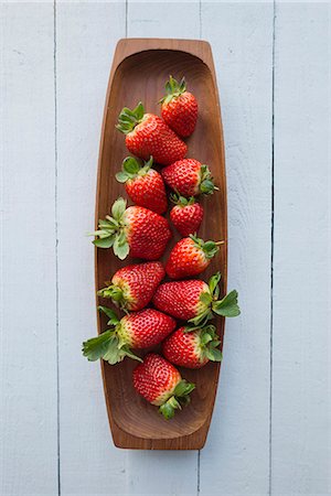 simsearch:6102-07157973,k - Strawberries in wooden bowl Stock Photo - Premium Royalty-Free, Code: 6102-08885636